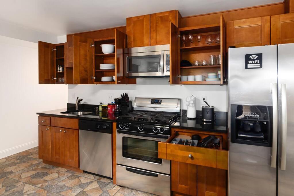 Upscale 2Br Apartment With Patio Washington Eksteriør billede