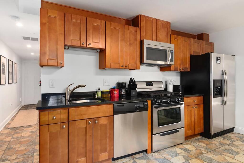 Upscale 2Br Apartment With Patio Washington Eksteriør billede
